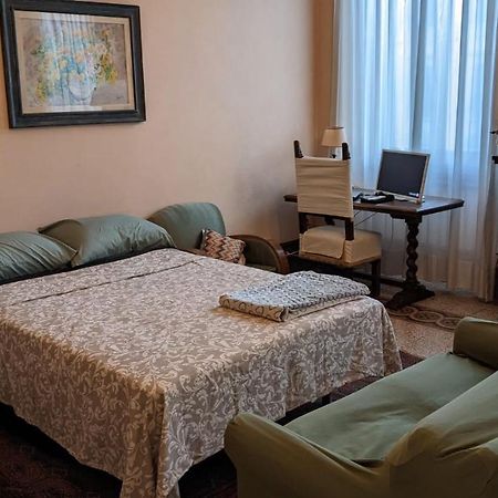 Double Bedroom In Beautiful 30'S Style Apartment Florence Buitenkant foto