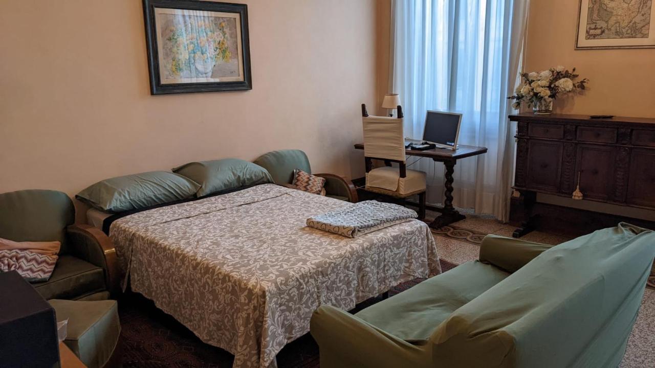 Double Bedroom In Beautiful 30'S Style Apartment Florence Buitenkant foto