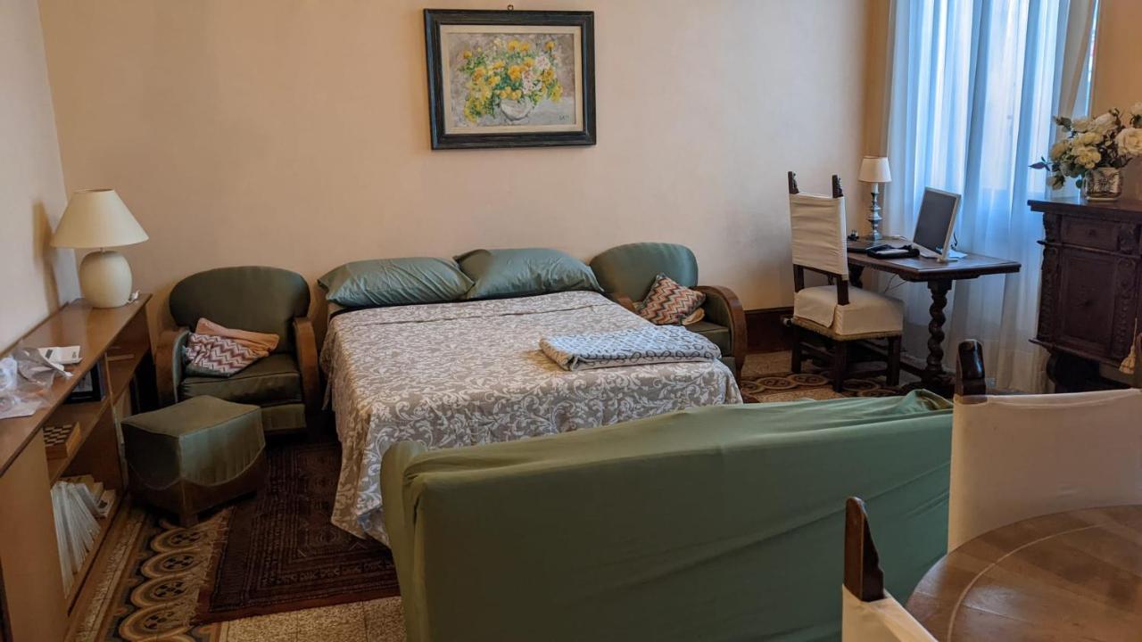 Double Bedroom In Beautiful 30'S Style Apartment Florence Buitenkant foto
